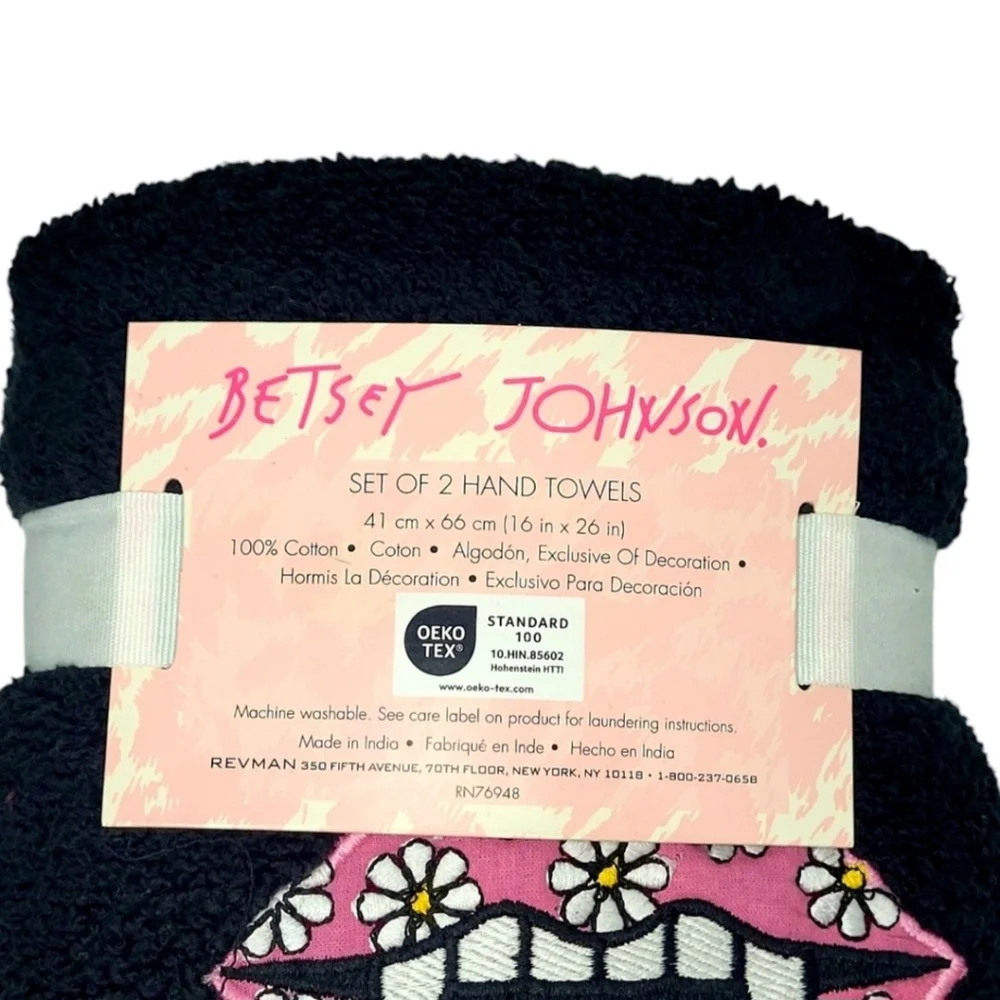 🆑️ CLEARANCE Betsey Johnson Black Towel Set w Pink Floral Vampire Lips Design